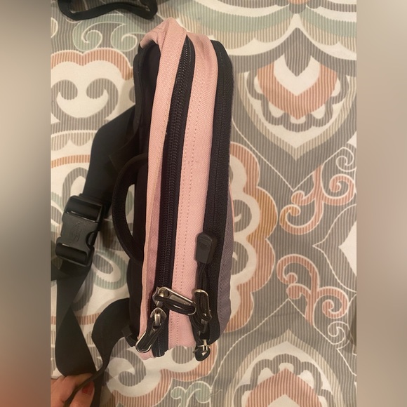 The North Face Roo Fanny pack - Picture 2 of 5